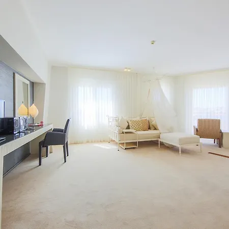 Sisus מלון 4*